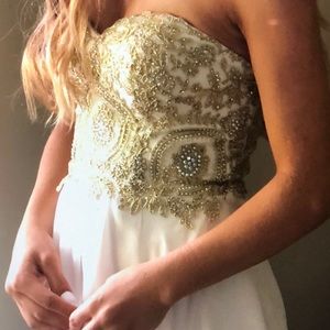 Girls dress,top gold with bottom white frantic.